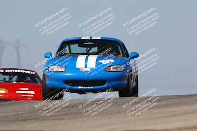 media/Oct-26-2025-CalClub SCCA (Sun) [[8ce1e69566]]/Group 5/Grapevine/